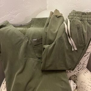 Figs Scrubs HEATHERED OLIVE set